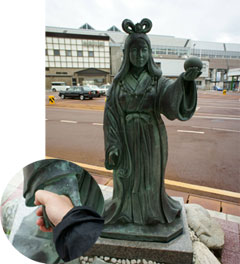 奴奈川姫像