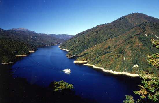銀山湖
