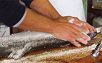 第17回　村上の伝統「塩引き鮭づくり」を体験