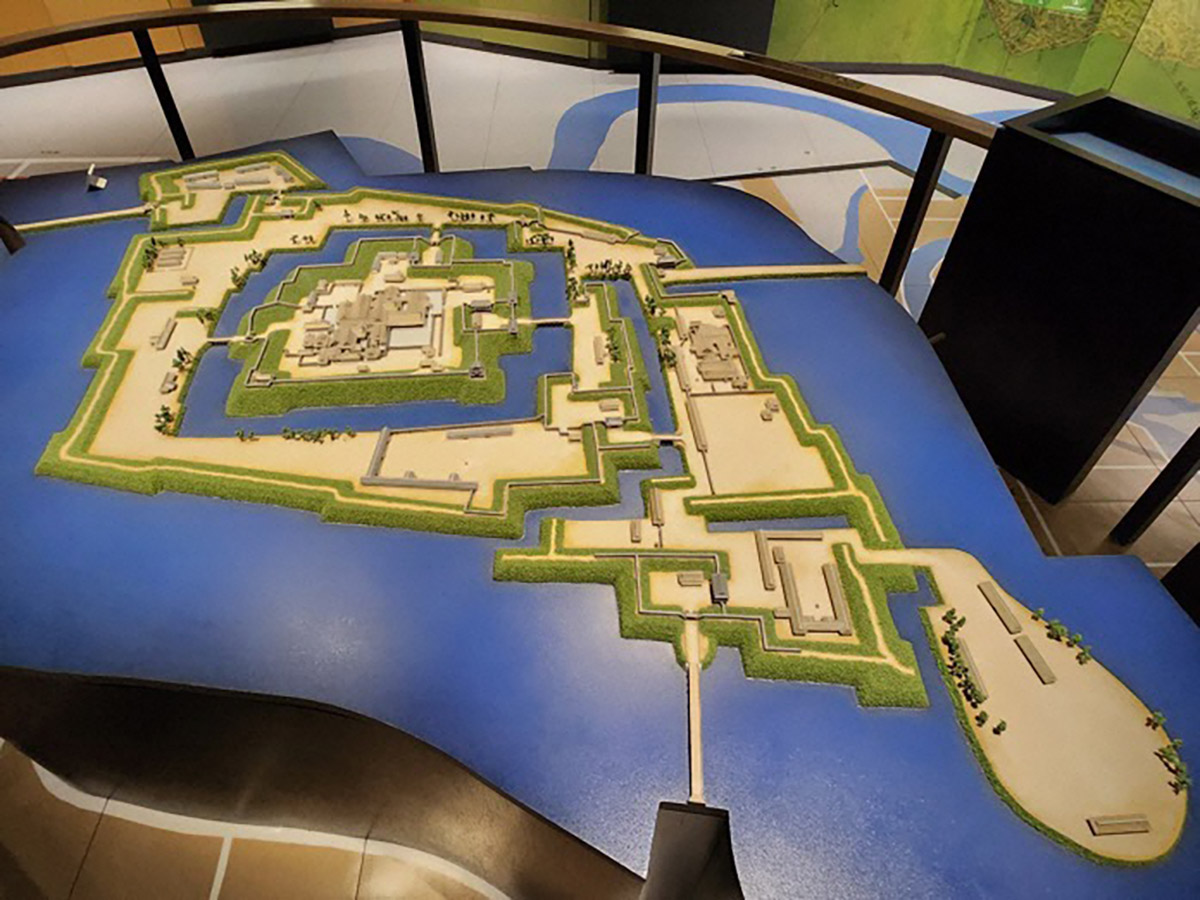 高田城の模型この下のフロアには高田城を中心とする城下町が描かれています