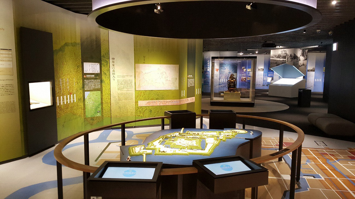 「榊原家の高田入り」榊原家の歴史、関連資料が展示してあるエリアです