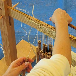 長岡市馬高縄文館◎アンギン編み体験!