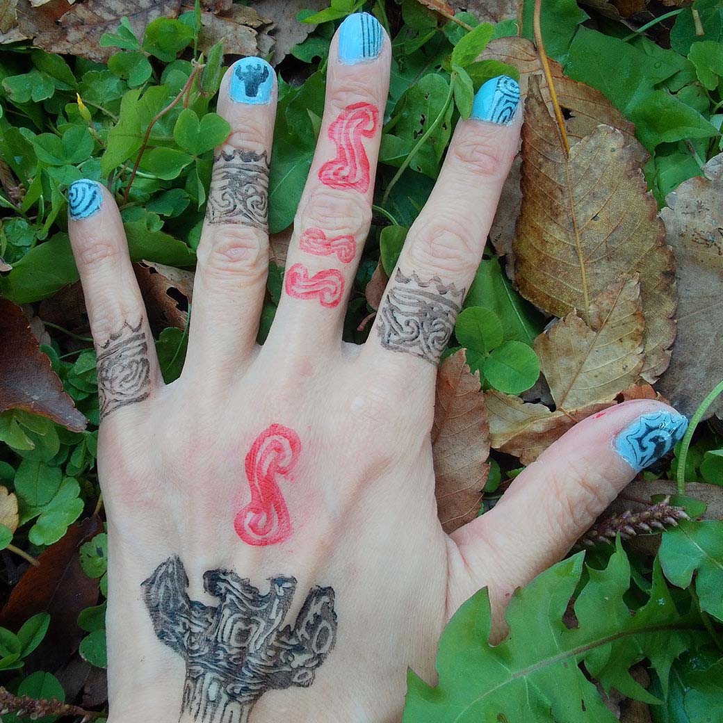 みにつける火炎土器／火炎土器ボディペイント